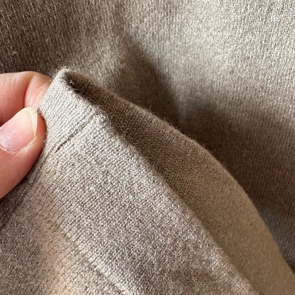 Franco Ziche Wool-Cashmere Blend Beige V-Neck Sweater (Made in Italy) - Picture 4 of 11